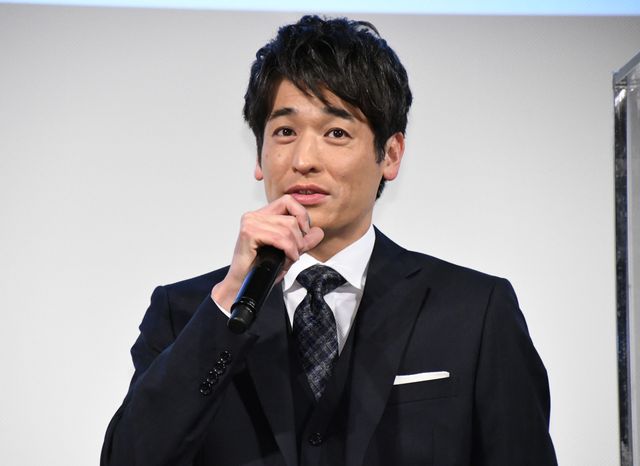 「SPECサーガ黎明篇」配信日は田中哲司の誕生日！会見で花束贈呈のサプライズ（4枚目）