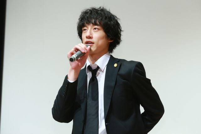 坂口健太郎＆川口春奈、スーツ姿がカッコいい！「イノセンス 冤罪弁護士」先行特別試写会：フォトギャラリー