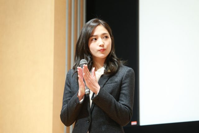 坂口健太郎＆川口春奈、スーツ姿がカッコいい！「イノセンス 冤罪弁護士」先行特別試写会（3枚目）