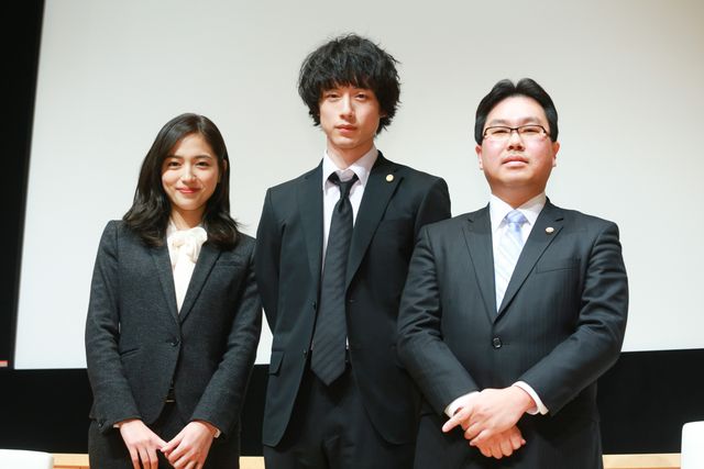 坂口健太郎＆川口春奈、スーツ姿がカッコいい！「イノセンス 冤罪弁護士」先行特別試写会（4枚目）