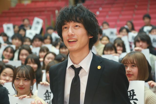 坂口健太郎＆川口春奈、スーツ姿がカッコいい！「イノセンス 冤罪弁護士」先行特別試写会（9枚目）