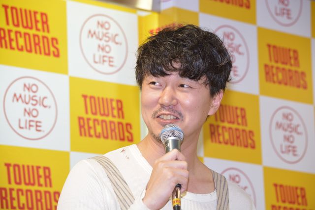 俳優・新井浩文、映画以外のイベントに戸惑いを見せるも「焼肉大王」をアピール!?　画像ギャラリー（3枚目）