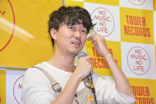 俳優・新井浩文、映画以外のイベントに戸惑いを見せるも「焼肉大王」をアピール!?　画像ギャラリー（4枚目）