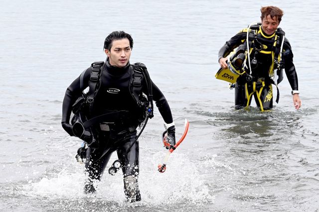 横浜流星のダイバー姿！「DCU」場面写真（3枚目）