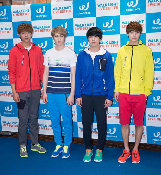 イケメンバンドCNBLUE、スポーツブランドファンサイン会参加で江南一帯がにぎやかに＜韓国JPICTURES＞（2枚目）