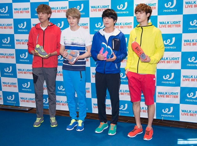 イケメンバンドCNBLUE、スポーツブランドファンサイン会参加で江南一帯がにぎやかに＜韓国JPICTURES＞（3枚目）