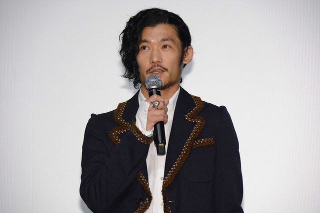 林遣都、男性とのキスシーンにも挑戦！『にがくてあまい』初日舞台挨拶フォトギャラリー（12枚目）