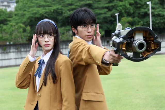 「オメガホーン」に「超ギャバン」刹那＆本部長＆キキコト合流！第2話場面写真（2枚目）