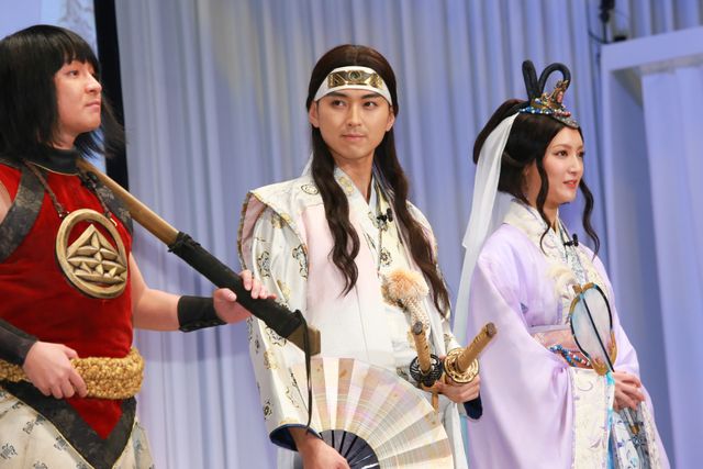 au「三太郎」CMの一寸法師役俳優が明らかに！松田翔太、菜々緒らと登場！au発表会ギャラリー（2枚目）