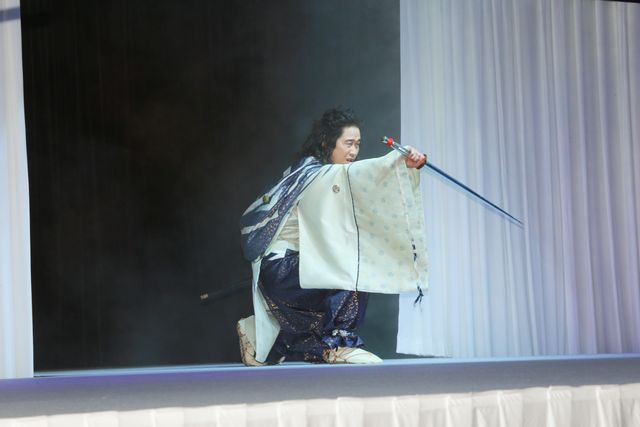 au「三太郎」CMの一寸法師役俳優が明らかに！松田翔太、菜々緒らと登場！au発表会ギャラリー（4枚目）