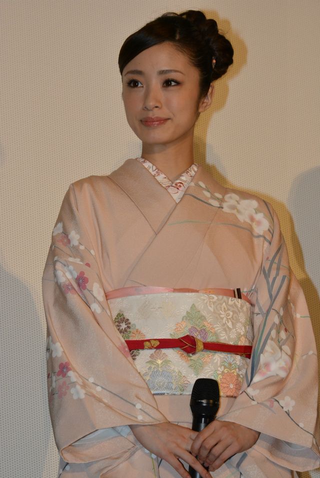 上戸彩、怖かった…映画『武士の献立』初日舞台あいさつフォトギャラリー：フォトギャラリー