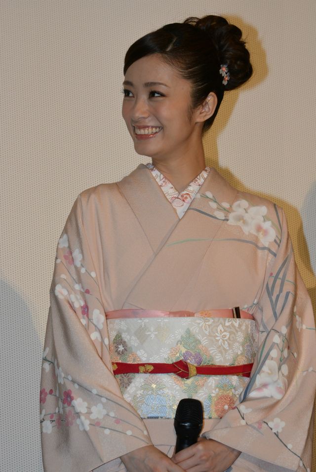 上戸彩、怖かった…映画『武士の献立』初日舞台あいさつフォトギャラリー（3枚目）