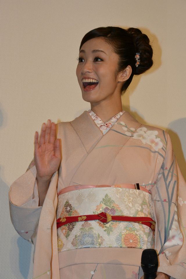 上戸彩、怖かった…映画『武士の献立』初日舞台あいさつフォトギャラリー（4枚目）