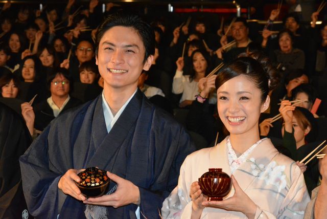 上戸彩、怖かった…映画『武士の献立』初日舞台あいさつフォトギャラリー（13枚目）