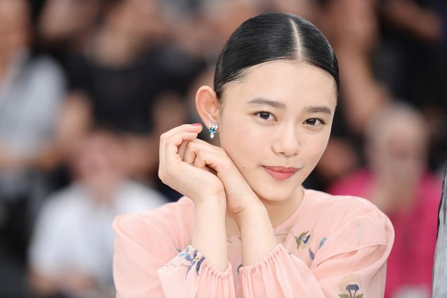 杉咲花、ピンク色のドレスが似合う!