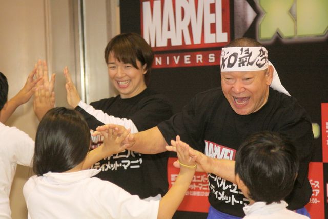 アニマル浜口、浜口京子親子が一日教師！「マーベル・ヒーローへの道」特別授業フォトギャラリー（14枚目）
