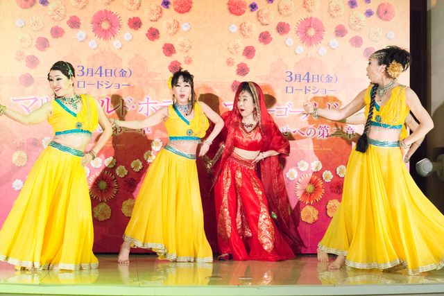 中村玉緒、リチャード・ギア等身大フィギュアにメロメロ！『マリーゴールド・ホテル　幸せへの第二章』イベント写真ギャラリー（6枚目）