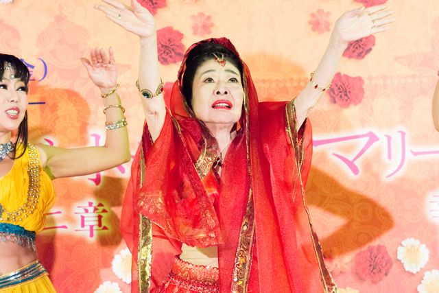 中村玉緒、リチャード・ギア等身大フィギュアにメロメロ！『マリーゴールド・ホテル　幸せへの第二章』イベント写真ギャラリー（12枚目）