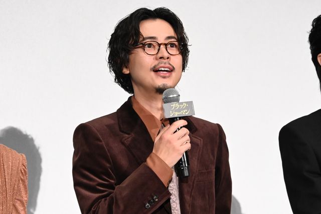 有村架純、華やか純白衣装で魅了！映画『ブラック・ショーマン』完成披露試写会（8枚目）