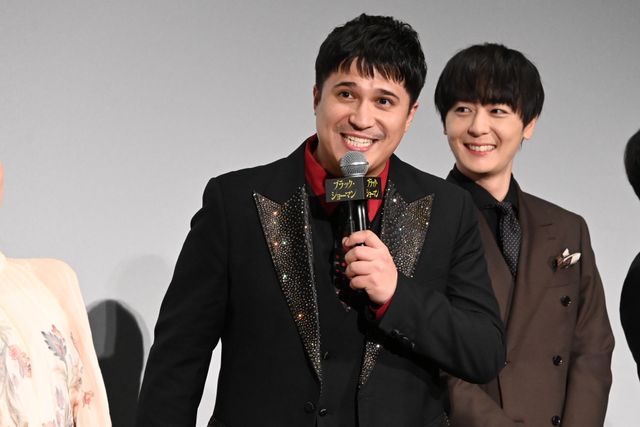 有村架純、華やか純白衣装で魅了！映画『ブラック・ショーマン』完成披露試写会（12枚目）