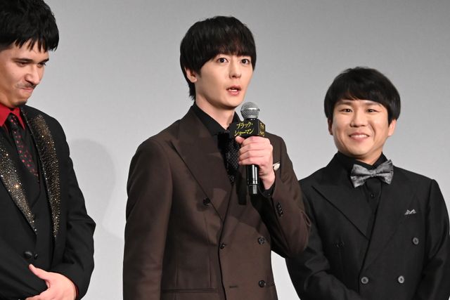 有村架純、華やか純白衣装で魅了！映画『ブラック・ショーマン』完成披露試写会（15枚目）