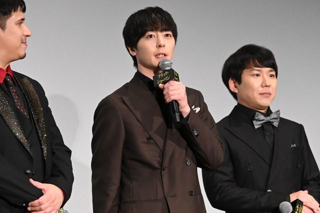 有村架純、華やか純白衣装で魅了！映画『ブラック・ショーマン』完成披露試写会（16枚目）