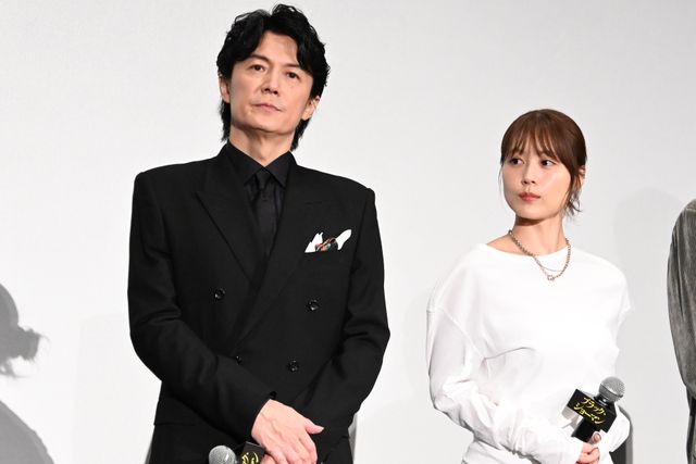 有村架純、華やか純白衣装で魅了！映画『ブラック・ショーマン』完成披露試写会（27枚目）