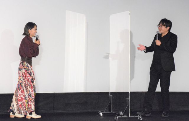 宮崎あおいがサプライズ登場！細田守監督『竜とそばかすの姫』の大ヒットをお祝い：フォトギャラリー