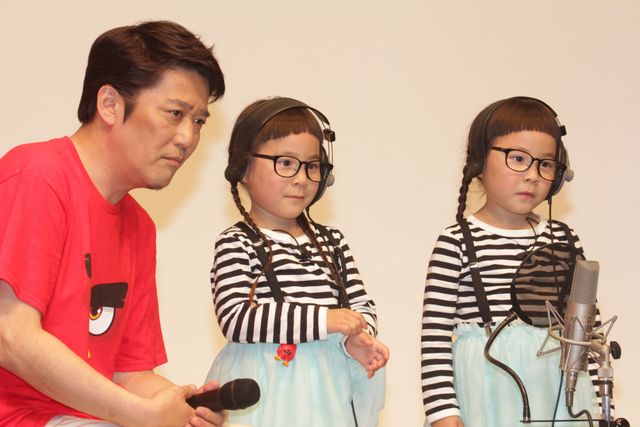 坂上忍、かわいすぎる双子にタジタジ!?『アングリーバード』アフレコイベント写真ギャラリー（3枚目）