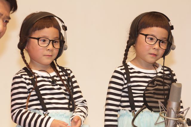 坂上忍、かわいすぎる双子にタジタジ!?『アングリーバード』アフレコイベント写真ギャラリー（5枚目）