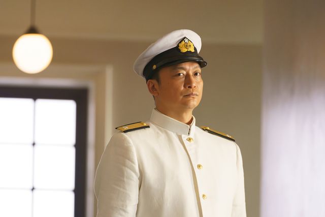 香取慎吾の真剣な表情…！「太平洋戦争80年・特集ドラマ　倫敦（ロンドン）ノ山本五十六」より（2枚目）