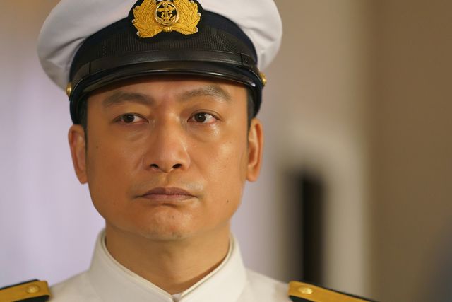 香取慎吾の真剣な表情…！「太平洋戦争80年・特集ドラマ　倫敦（ロンドン）ノ山本五十六」より（4枚目）