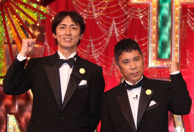 コンビ解散の噂をそろって否定したナイナイ・矢部浩之（左）と岡村隆史