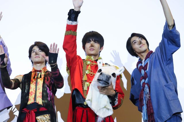 田崎監督まで“はなたか”姿に…『ドンブラザーズ THE MOVIE』大ヒット御礼はなたかあいさつ（10枚目）