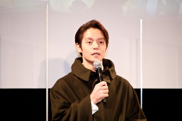 窪田正孝＆芦田愛菜、キャラクターをイメージした衣装で登場！（2枚目）