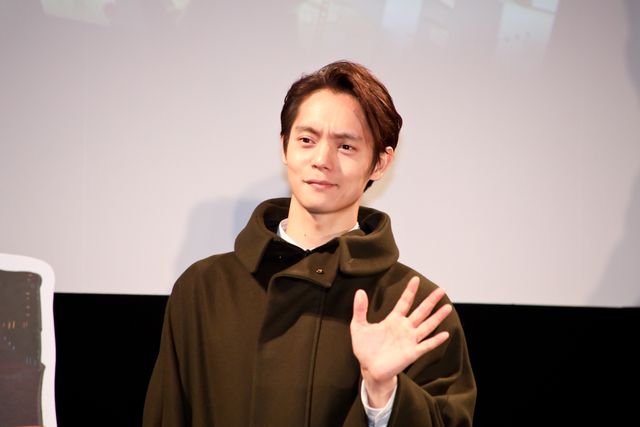 窪田正孝＆芦田愛菜、キャラクターをイメージした衣装で登場！（13枚目）