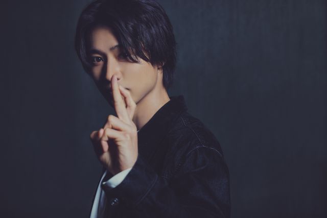 山崎賢人が美しい手印を披露！インタビューカット＜7枚＞（4枚目）