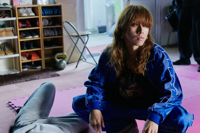 黒髪の佐久間大介が“夜の世界で生きる危うい男”に！『ナイトフラワー』場面写真（2枚目）