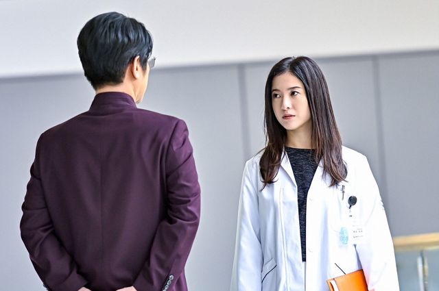 【10枚】 梨央のシリアスな表情も…ドラマ「最愛」第6話（8枚目）