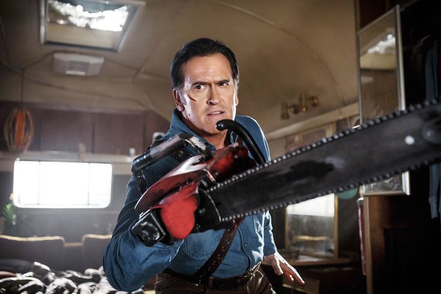 画像はドラマ「死霊のはらわた リターンズ」でのブルース・キャンベル