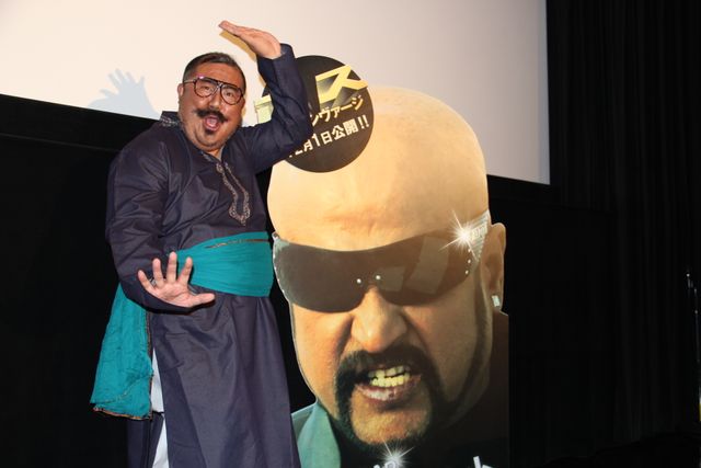 カレー＆ビール飲み放題の大盤振る舞い！　世界初の映画上映イベントに芋洗坂係長も大興奮　画像ギャラリー（8枚目）