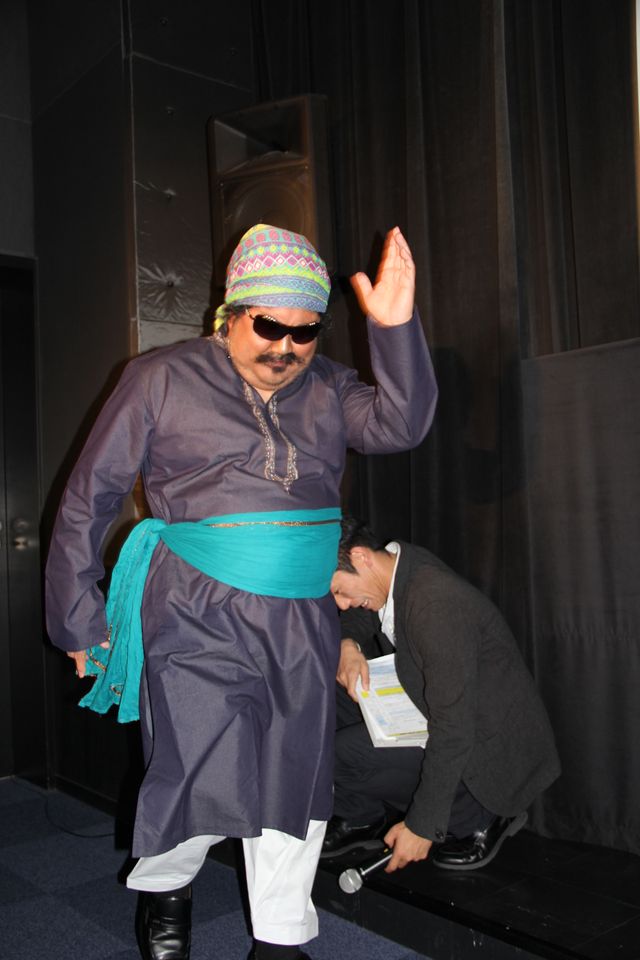 カレー＆ビール飲み放題の大盤振る舞い！　世界初の映画上映イベントに芋洗坂係長も大興奮　画像ギャラリー（11枚目）