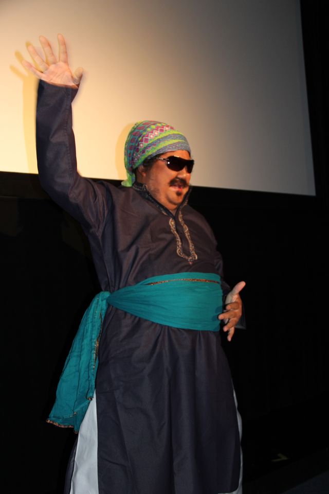 カレー＆ビール飲み放題の大盤振る舞い！　世界初の映画上映イベントに芋洗坂係長も大興奮　画像ギャラリー（13枚目）