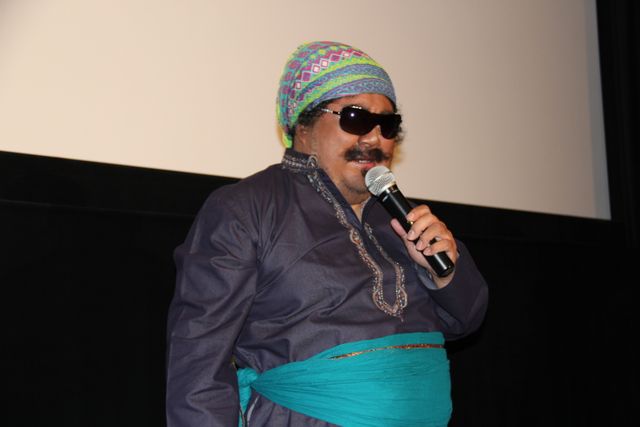 カレー＆ビール飲み放題の大盤振る舞い！　世界初の映画上映イベントに芋洗坂係長も大興奮　画像ギャラリー（14枚目）