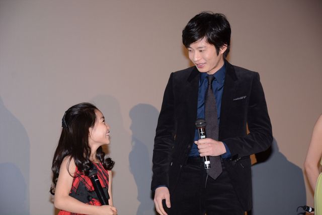 登場は仲良く手をつないで…田中圭＆娘役の岩崎未来！森カンナも出席した『劇場版　びったれ!!!』初日舞台あいさつ【フォトギャラリー】（10枚目）