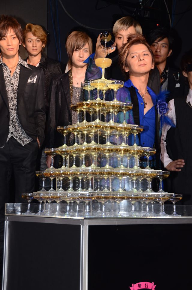 ホスト役のセクシー＆ゴージャスな松岡充フォトギャラリー（3枚目）