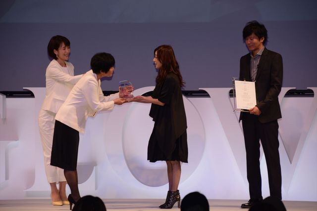 田辺誠一＆大塚寧々、プラチナ夫婦アワード受賞に大照れ　画像ギャラリー（14枚目）