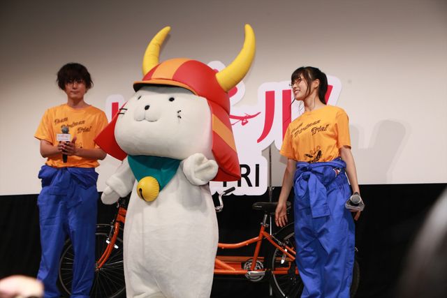 リケジョ＆リケダンルックの土屋太鳳＆間宮祥太朗、自転車で登場！（4枚目）