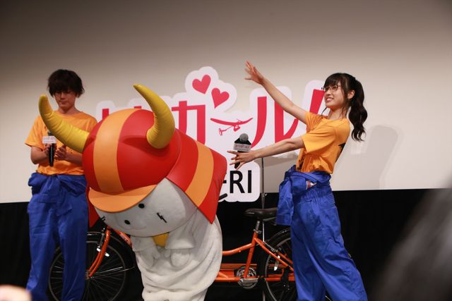 リケジョ＆リケダンルックの土屋太鳳＆間宮祥太朗、自転車で登場！（5枚目）