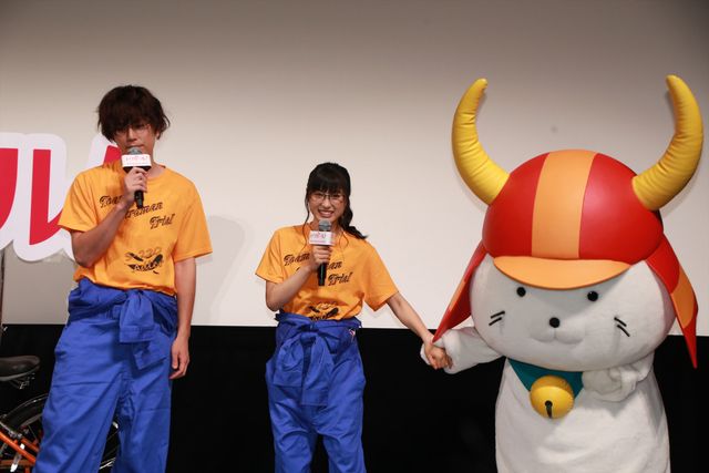 リケジョ＆リケダンルックの土屋太鳳＆間宮祥太朗、自転車で登場！（7枚目）